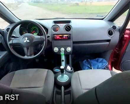 Красный Мицубиси Кольт, объемом двигателя 1.5 л и пробегом 240 тыс. км за 1600 $, фото 4 на Automoto.ua