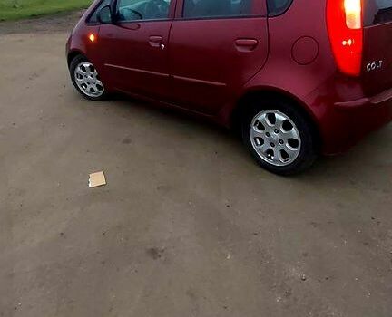 Красный Мицубиси Кольт, объемом двигателя 1.5 л и пробегом 240 тыс. км за 1600 $, фото 2 на Automoto.ua