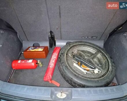 Красный Мицубиси Кольт, объемом двигателя 1.3 л и пробегом 216 тыс. км за 4100 $, фото 13 на Automoto.ua