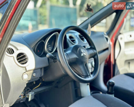 Красный Мицубиси Кольт, объемом двигателя 1.33 л и пробегом 205 тыс. км за 3500 $, фото 4 на Automoto.ua