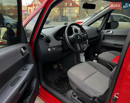 Красный Мицубиси Кольт, объемом двигателя 1.3 л и пробегом 155 тыс. км за 4489 $, фото 5 на Automoto.ua