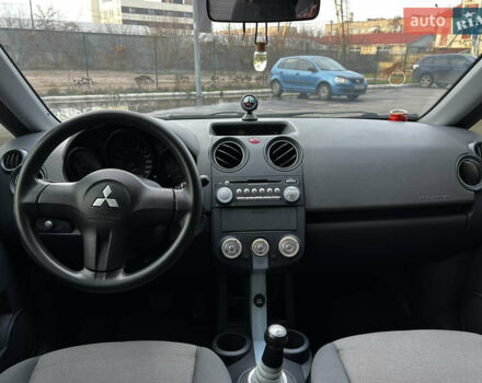 Красный Мицубиси Кольт, объемом двигателя 1.3 л и пробегом 155 тыс. км за 4489 $, фото 1 на Automoto.ua