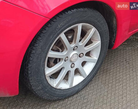 Красный Мицубиси Кольт, объемом двигателя 1.3 л и пробегом 184 тыс. км за 3940 $, фото 2 на Automoto.ua