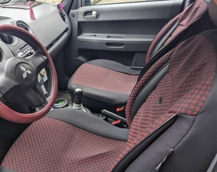 Красный Мицубиси Кольт, объемом двигателя 1.3 л и пробегом 182 тыс. км за 5022 $, фото 4 на Automoto.ua