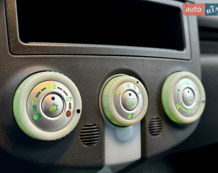 Червоний Міцубісі Кольт, об'ємом двигуна 1.3 л та пробігом 127 тис. км за 4999 $, фото 26 на Automoto.ua