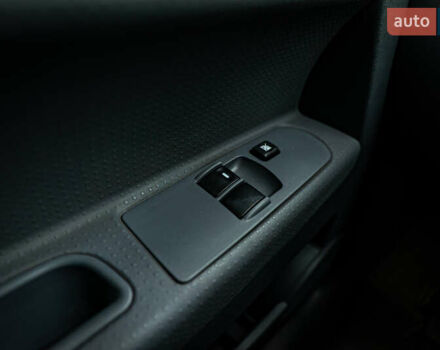 Красный Мицубиси Кольт, объемом двигателя 1.3 л и пробегом 132 тыс. км за 5669 $, фото 16 на Automoto.ua