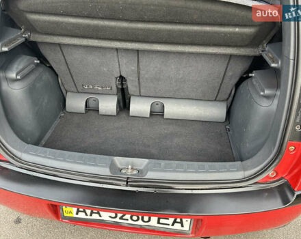 Красный Мицубиси Кольт, объемом двигателя 1.33 л и пробегом 138 тыс. км за 3800 $, фото 5 на Automoto.ua