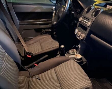 Мицубиси Кольт 2007 в Вышгороде на Automoto.ua Красный Мицубиси Кольт, объемом двигателя 1.3 л и пробегом 250 тыс. км за 2550 $, фото 5 на Automoto.ua