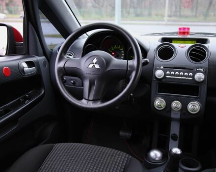 Червоний Міцубісі Кольт, об'ємом двигуна 1.3 л та пробігом 20 тис. км за 7400 $, фото 10 на Automoto.ua