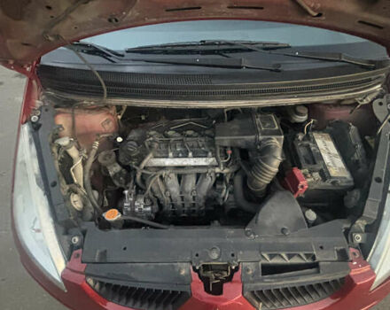 Красный Мицубиси Кольт, объемом двигателя 1.33 л и пробегом 266 тыс. км за 4300 $, фото 4 на Automoto.ua