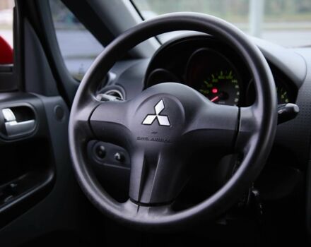 Червоний Міцубісі Кольт, об'ємом двигуна 1.3 л та пробігом 20 тис. км за 7400 $, фото 9 на Automoto.ua