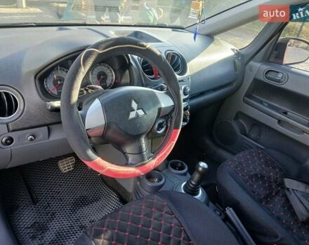 Красный Мицубиси Кольт, объемом двигателя 1.33 л и пробегом 133 тыс. км за 4500 $, фото 2 на Automoto.ua