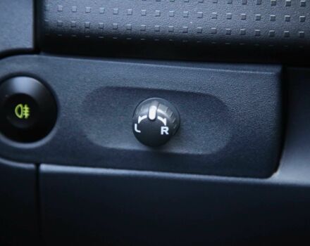 Червоний Міцубісі Кольт, об'ємом двигуна 1.3 л та пробігом 20 тис. км за 7400 $, фото 17 на Automoto.ua