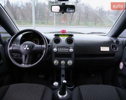 Червоний Міцубісі Кольт, об'ємом двигуна 1.3 л та пробігом 20 тис. км за 7400 $, фото 10 на Automoto.ua