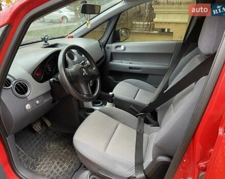 Красный Мицубиси Кольт, объемом двигателя 1.33 л и пробегом 155 тыс. км за 4500 $, фото 1 на Automoto.ua