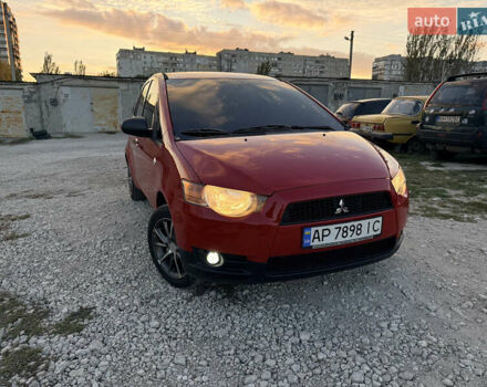 Красный Мицубиси Кольт, объемом двигателя 1.33 л и пробегом 202 тыс. км за 5999 $, фото 1 на Automoto.ua