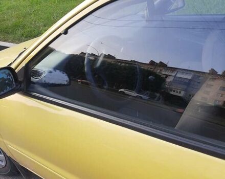 Желтый Мицубиси Кольт, объемом двигателя 1.3 л и пробегом 80 тыс. км за 1600 $, фото 3 на Automoto.ua