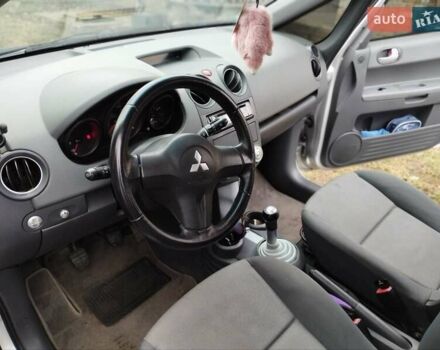 Мицубиси Кольт 2004 в Катеринополе на Automoto.ua Серый Мицубиси Кольт, объемом двигателя 1.33 л и пробегом 192 тыс. км за 3700 $, фото 13 на Automoto.ua