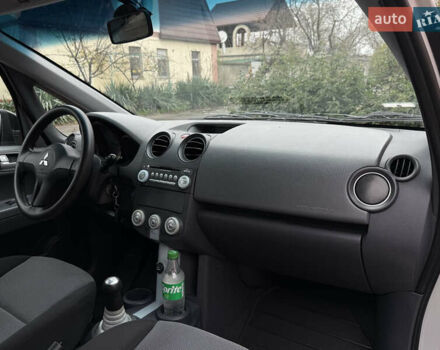 Серый Мицубиси Кольт, объемом двигателя 1.33 л и пробегом 129 тыс. км за 3950 $, фото 9 на Automoto.ua