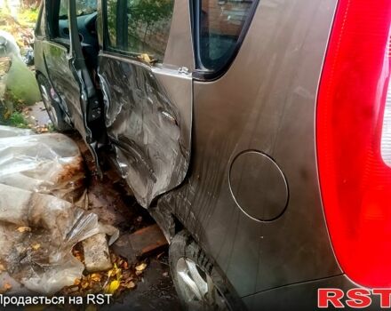 Міцубісі Кольт 2008 у Мерефа на Automoto.ua Сірий Міцубісі Кольт, об'ємом двигуна 1.3 л та пробігом 200 тис. км за 1300 $, фото 6 на Automoto.ua