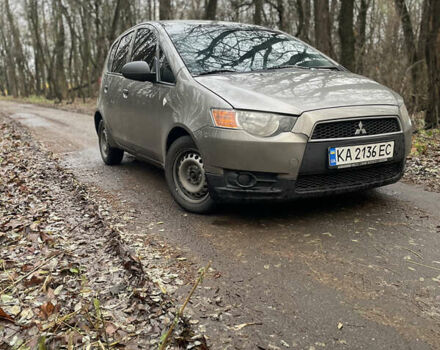 Серый Мицубиси Кольт, объемом двигателя 1.33 л и пробегом 340 тыс. км за 4400 $, фото 1 на Automoto.ua
