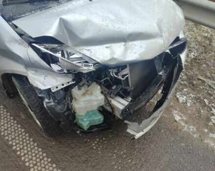 Серый Мицубиси Кольт, объемом двигателя 1.3 л и пробегом 210 тыс. км за 1500 $, фото 1 на Automoto.ua