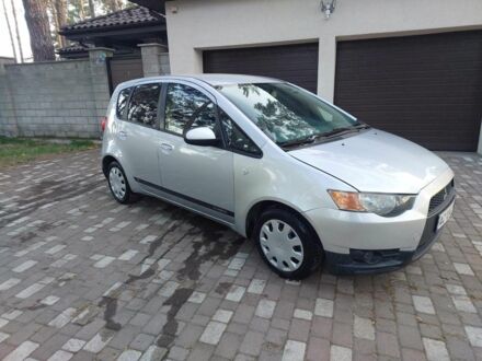 Серый Мицубиси Кольт, объемом двигателя 1.3 л и пробегом 150 тыс. км за 3999 $, фото 1 на Automoto.ua