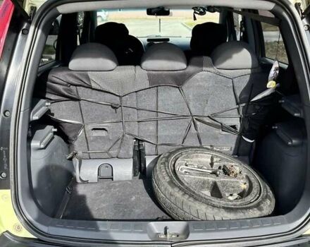 Зеленый Мицубиси Кольт, объемом двигателя 1.33 л и пробегом 188 тыс. км за 4200 $, фото 7 на Automoto.ua