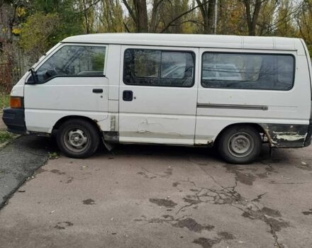 Белый Мицубиси Делика, объемом двигателя 2.5 л и пробегом 300 тыс. км за 2000 $, фото 1 на Automoto.ua