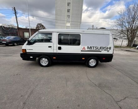 Белый Мицубиси Делика, объемом двигателя 2.5 л и пробегом 350 тыс. км за 2999 $, фото 2 на Automoto.ua