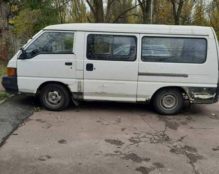 Білий Міцубісі Деліка, об'ємом двигуна 2.5 л та пробігом 300 тис. км за 2000 $, фото 1 на Automoto.ua