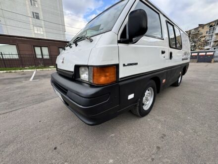 Белый Мицубиси Делика, объемом двигателя 2.5 л и пробегом 350 тыс. км за 2999 $, фото 1 на Automoto.ua