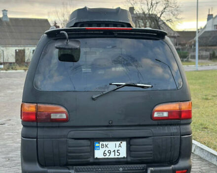 Черный Мицубиси Делика, объемом двигателя 3 л и пробегом 184 тыс. км за 18700 $, фото 7 на Automoto.ua