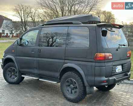 Черный Мицубиси Делика, объемом двигателя 3 л и пробегом 184 тыс. км за 18700 $, фото 9 на Automoto.ua