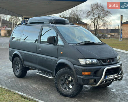 Черный Мицубиси Делика, объемом двигателя 3 л и пробегом 184 тыс. км за 18700 $, фото 2 на Automoto.ua