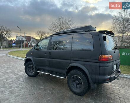 Черный Мицубиси Делика, объемом двигателя 3 л и пробегом 184 тыс. км за 18700 $, фото 10 на Automoto.ua