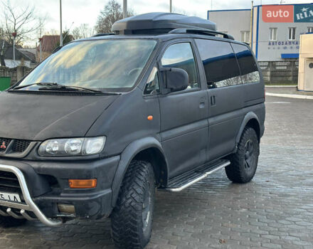 Черный Мицубиси Делика, объемом двигателя 3 л и пробегом 184 тыс. км за 18700 $, фото 11 на Automoto.ua