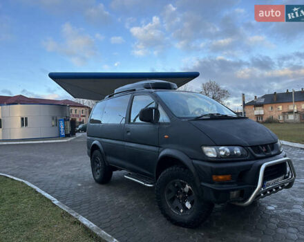 Черный Мицубиси Делика, объемом двигателя 3 л и пробегом 184 тыс. км за 18700 $, фото 1 на Automoto.ua