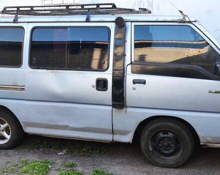 Серый Мицубиси Делика, объемом двигателя 2 л и пробегом 242 тыс. км за 1491 $, фото 2 на Automoto.ua