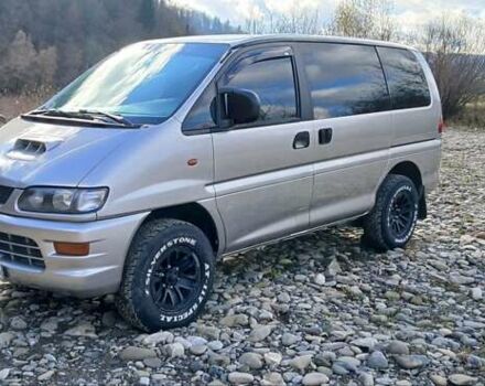 Серый Мицубиси Делика, объемом двигателя 2.5 л и пробегом 347 тыс. км за 9000 $, фото 3 на Automoto.ua