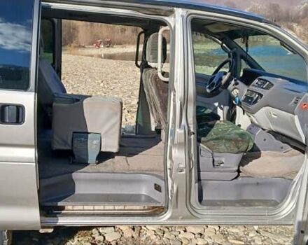 Серый Мицубиси Делика, объемом двигателя 2.5 л и пробегом 347 тыс. км за 9000 $, фото 6 на Automoto.ua