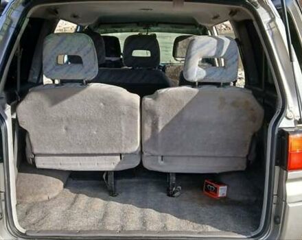 Серый Мицубиси Делика, объемом двигателя 2.5 л и пробегом 347 тыс. км за 9000 $, фото 10 на Automoto.ua