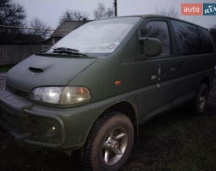 Серый Мицубиси Делика, объемом двигателя 2.8 л и пробегом 175 тыс. км за 5000 $, фото 2 на Automoto.ua