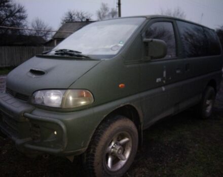 Серый Мицубиси Делика, объемом двигателя 3 л и пробегом 175 тыс. км за 5197 $, фото 4 на Automoto.ua