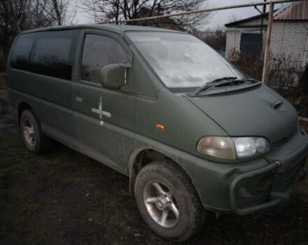 Серый Мицубиси Делика, объемом двигателя 3 л и пробегом 175 тыс. км за 5197 $, фото 2 на Automoto.ua