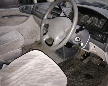 Серый Мицубиси Делика, объемом двигателя 3 л и пробегом 175 тыс. км за 5197 $, фото 3 на Automoto.ua