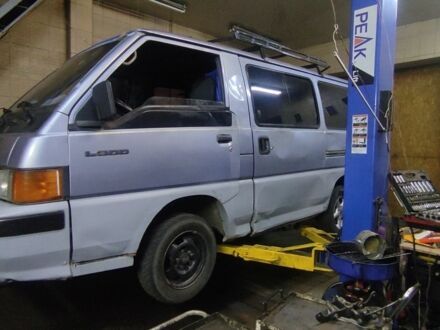 Сірий Міцубісі Деліка, об'ємом двигуна 2 л та пробігом 242 тис. км за 1491 $, фото 1 на Automoto.ua