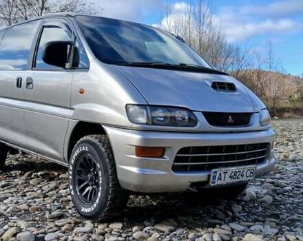 Серый Мицубиси Делика, объемом двигателя 2.5 л и пробегом 347 тыс. км за 9000 $, фото 1 на Automoto.ua