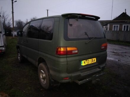 Серый Мицубиси Делика, объемом двигателя 3 л и пробегом 175 тыс. км за 5197 $, фото 1 на Automoto.ua