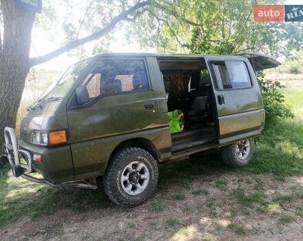 Зелений Міцубісі Деліка, об'ємом двигуна 2.5 л та пробігом 250 тис. км за 6000 $, фото 3 на Automoto.ua